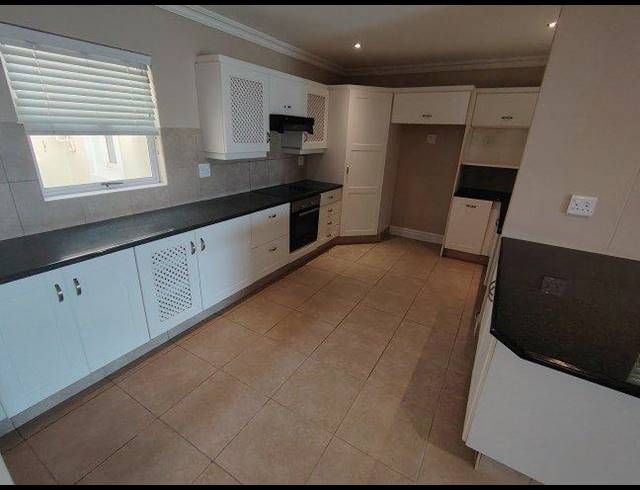 3 BEDROOM APARTMENT FOR SALE IN LA LUCIA